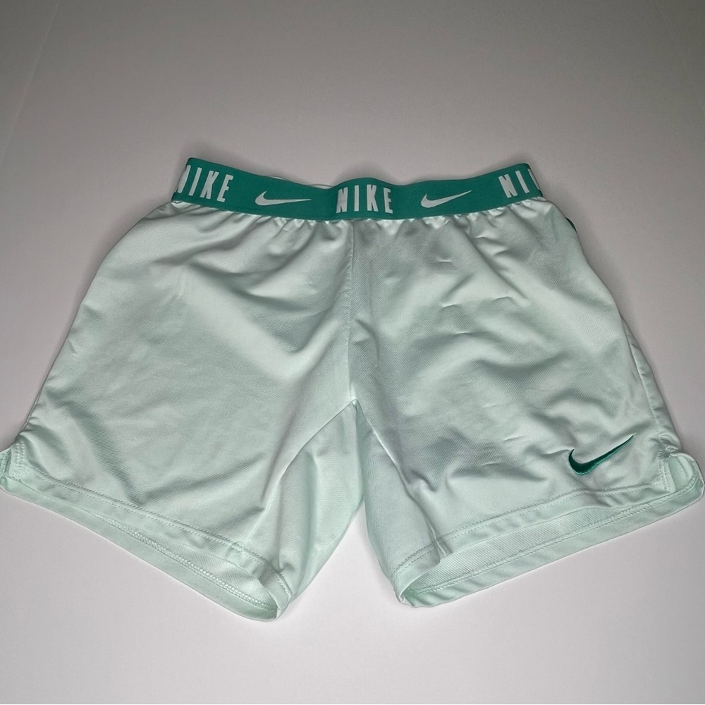 Nike Kids' Dri-FIT Trophy 6-Inch Shorts Size Small